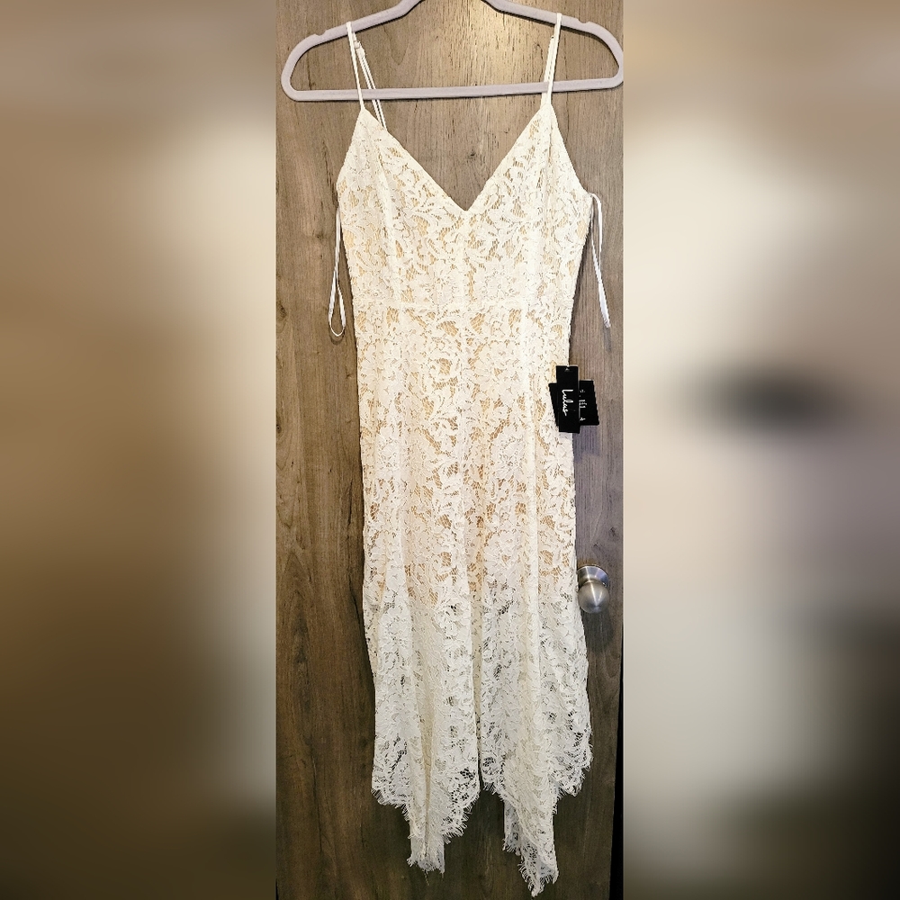 White lace Lulu's dress